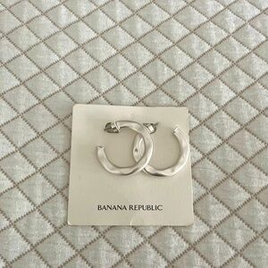 NWT Banana Republic Hammered Hoop Earrings